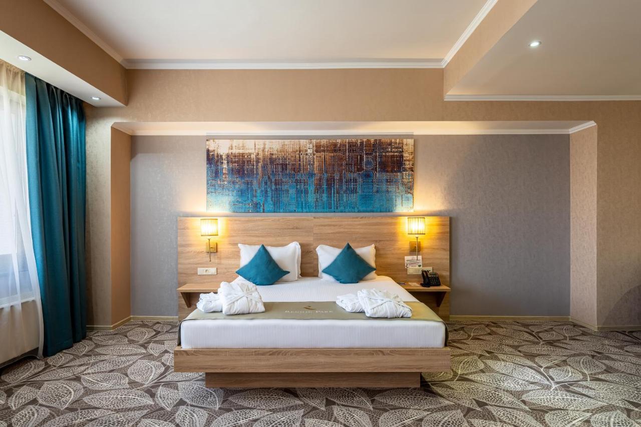 Renion Park 4* Алматы